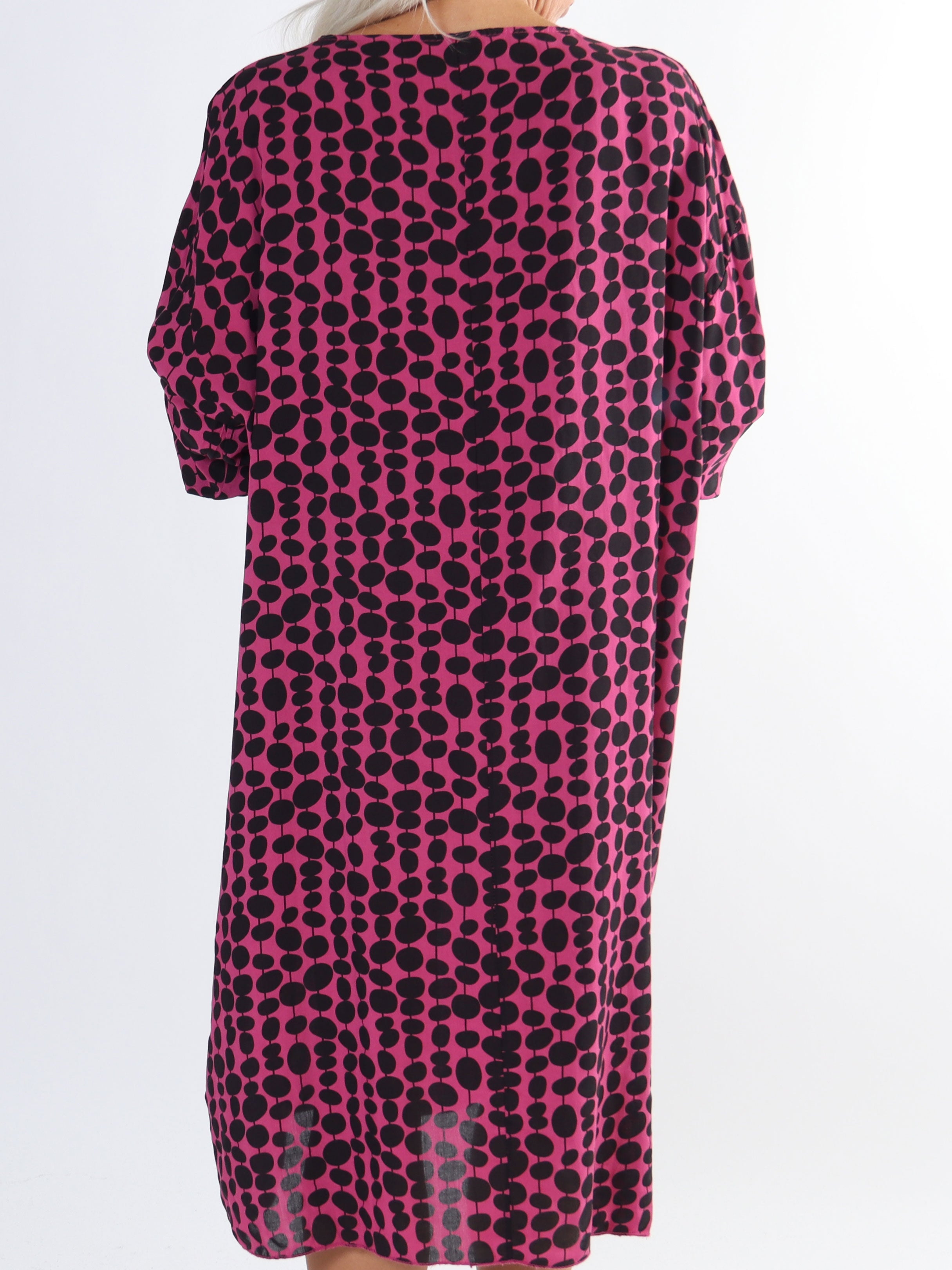 Dido - Sød plus size tunikakjole i viskose med prikker